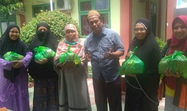 MTsN 1 Kota Bagikan Sejumlah Sembako Kepada GBPNS