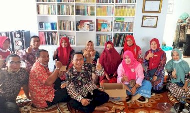 Civitas Akdemik MTsN 1 Kota Silaturahmi di Kediaman Kepala Madrasah