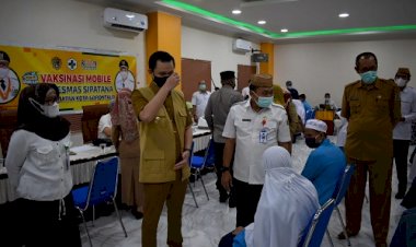 Vaksinasi Di MTsN 1 Kota Gorontalo Dikunjungi Wakil Walikota