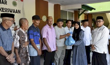 Awali Bulan Ramadhan 1444H/2023M, Civitas MTsN 1 Kota Bagikan Sejumlah Paket Sembako