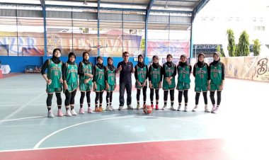 Tim basket putri MTsN 1 Kota Tumbangkan tim tuan rumah