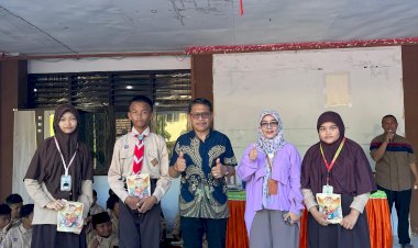 Kepala MTsN 1 Kota Gorontalo Apresiasi Siswa yang Aktif dalam Absensi Digital