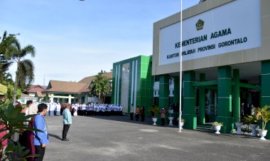 Civitas Akademika MTsN 1 Kota Gorontalo Ikuti Upacara Peringatan Hari Guru Nasional di Kanwil Kemenag Gorontalo