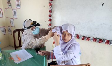 MTsN 1 Kota Gorontalo Gelar Pemeriksaan Kesehatan Telinga bagi Peserta Didik