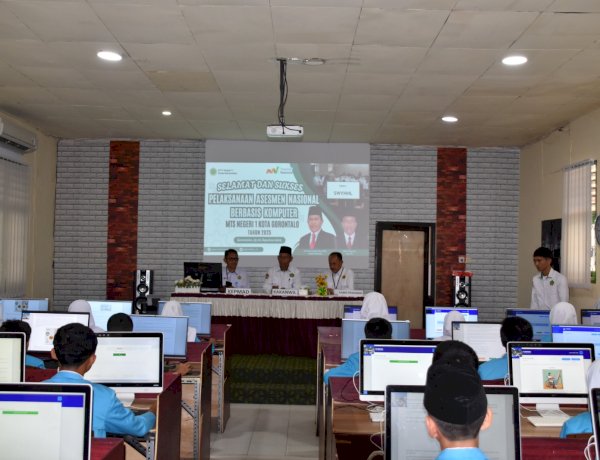 Kakanwil Kemenag Gorontalo Tinjau Pelaksanaan Asesmen Nasional di MTsN 1 Kota Gorontalo