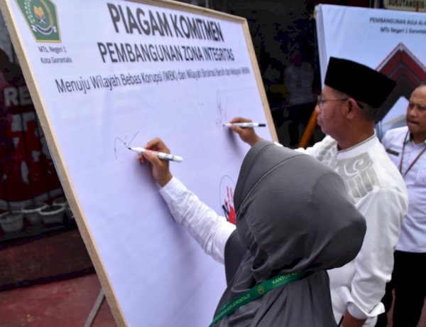 MTsN 1 Kota Gorontalo Tanda Tangani Piagam Komitmen Pembangunan Zona Integritas