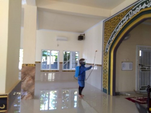 Cegah Penyebaran Covid-19, Lingkungan MTsN 1 Kota Disterilisasi oleh BSMIG