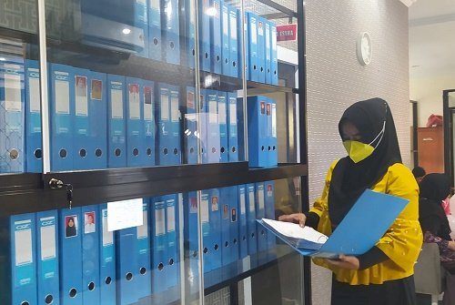 Tersedianya Data Pegawai yang Akuntabel, Arsip Kepegawaian MTsN 1 Kota di Tata Rapi.