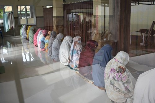 Jelang PTMT, Civitas Akademik MTsN 1 Kota Gelar Shalat Dhuha dan Yasinan