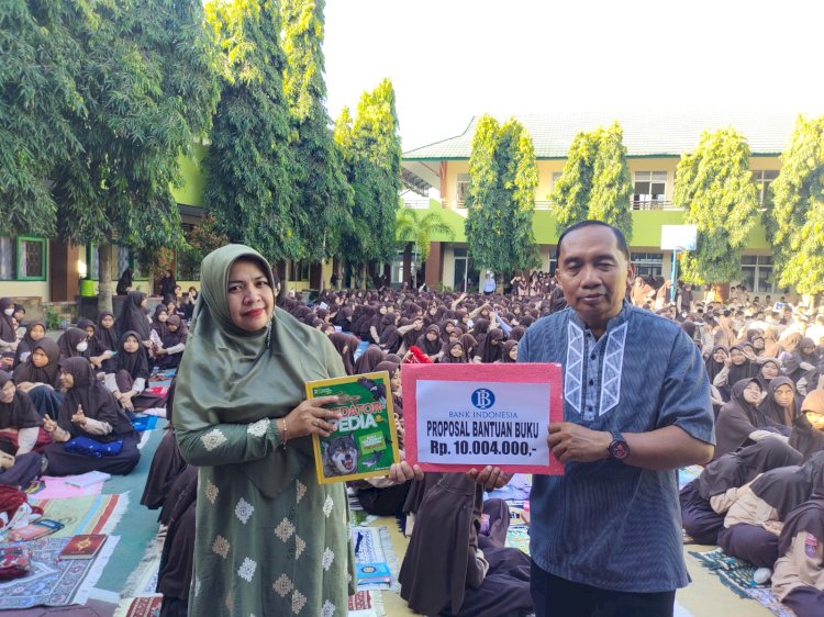 Perpustakaan MTsN 1 Kota Terima Bantuan Buku Dari Bank Indonesia