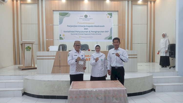 Karjianto bersama Kepala Madrasah Negeri Lainnya Menandatangani Perkin