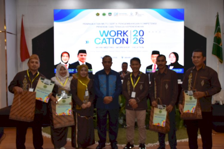 MTsN 1 Kota Gorontalo Berikan Apresiasi Star Employee kepada Tenaga Pendidik dan Tenaga Kependidikan Berprestasi